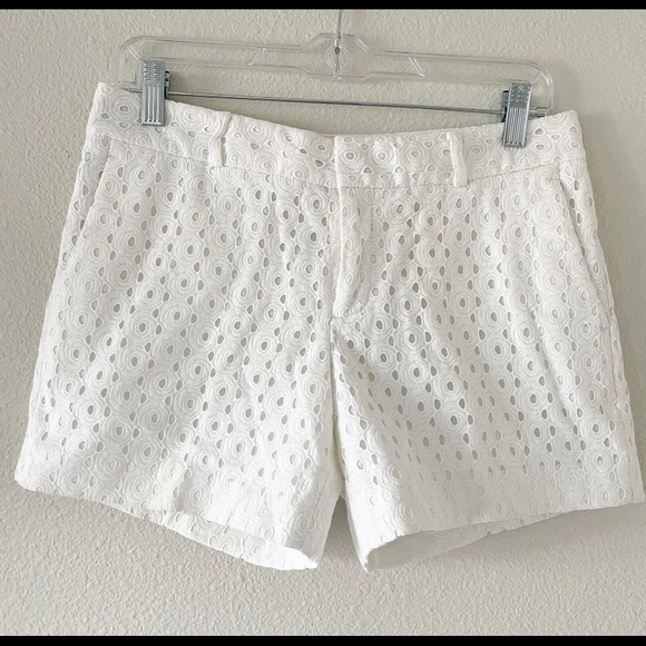 Banana Republic White Eyelet Shorts SZ 2 - Picture 1 of 4